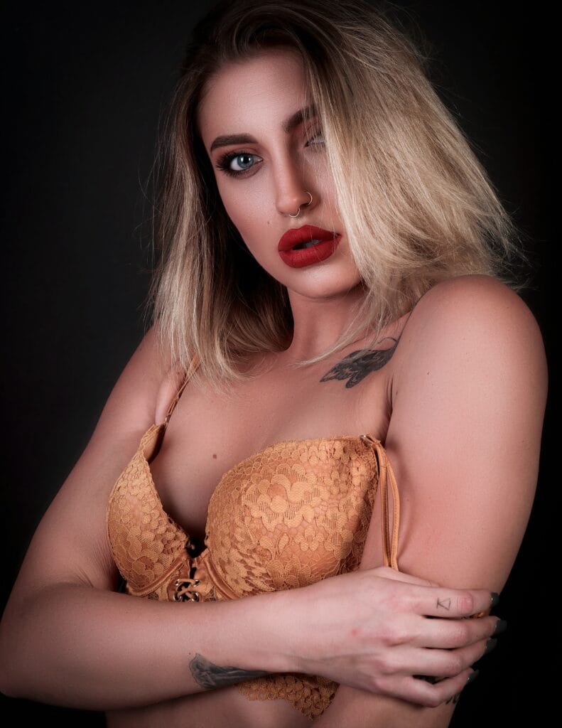 ESCORT SERVICE IN KAROL BAGH Elegant luxury companion in Aerocity Delhi near IGI Airport